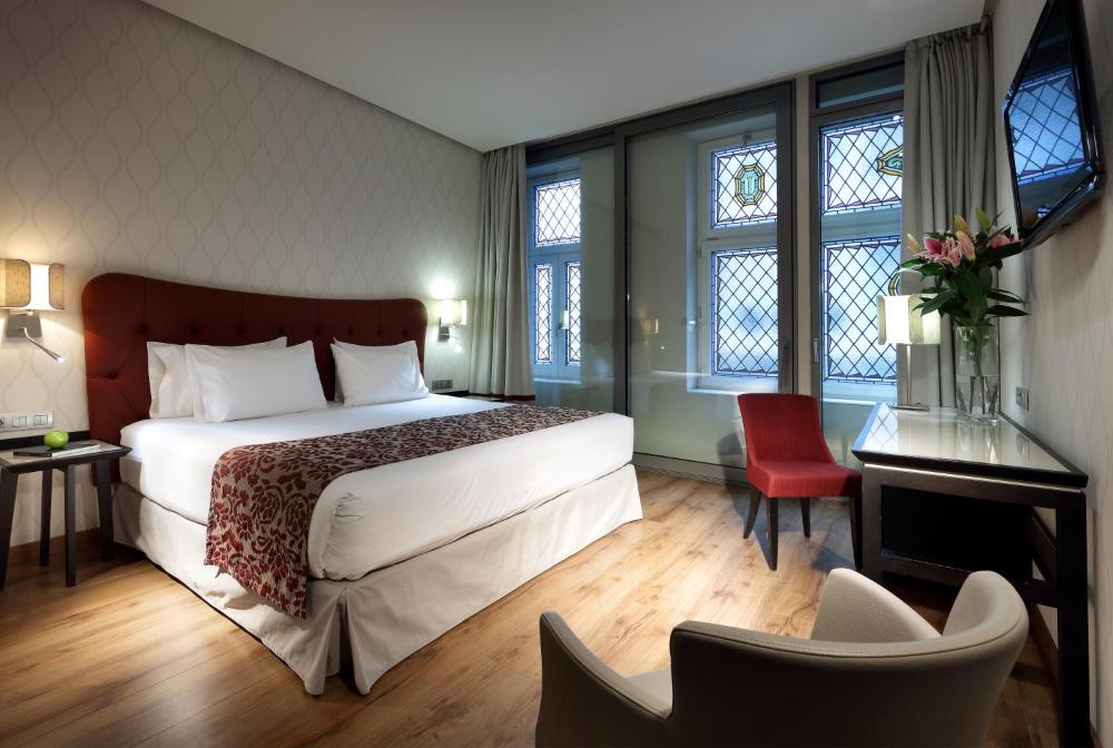 Double or Twin Room interior